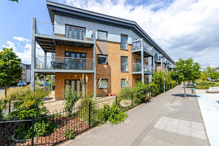 2 Bedroom Flat For Sale In Clovelly Court, West Drayton, UB7