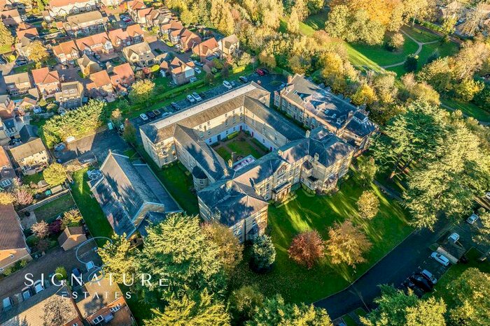 2 Bedroom Flat For Sale In Leavesden Court, Mallard Road, Abbots Langley, WD5