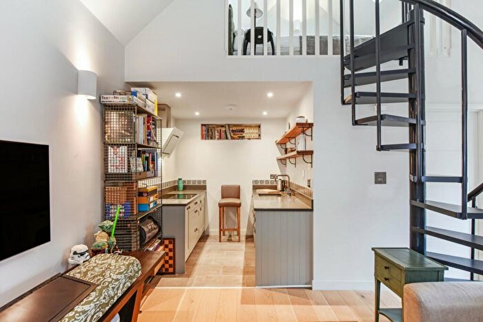 1 Bedroom Detached House For Sale In Chapel Street, Petersfield, Hampshire, GU32