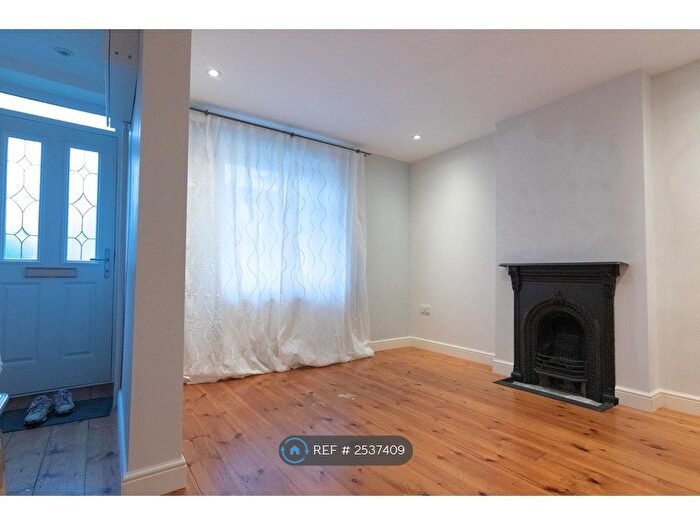 2 Bedroom End Of Terrace House To Rent In Victoria Park, Bristol, BS15