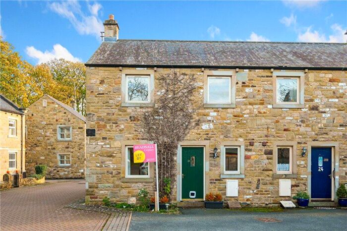 3 Bedroom Semi Detached House To Rent In Sedgegarth, Thorner, Leeds, West Yorkshire, LS14