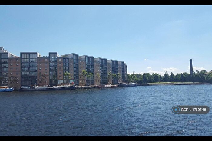 3 Bedroom Flat To Rent In Selsdon Way, London, E14