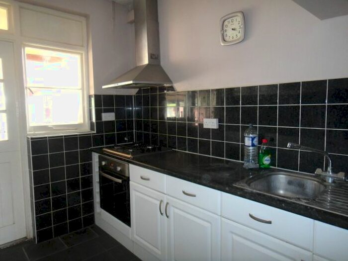 3 Bedroom Terraced House To Rent In Eastern Avenue, Ilford, IG2
