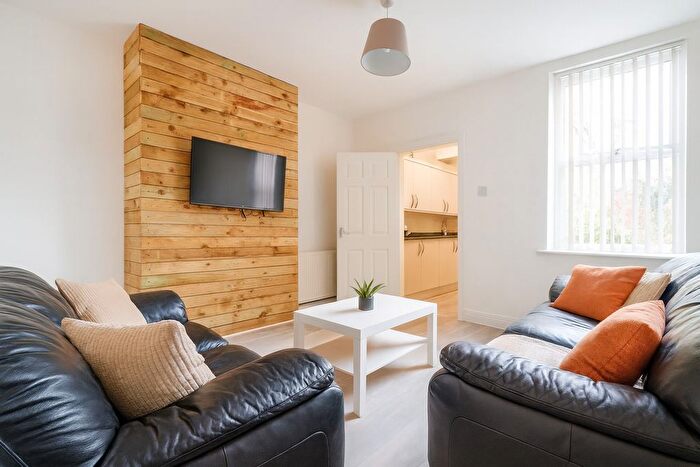 4 Bedroom Semi Detached House To Rent In Sharrow Lane, Sheffield, S11