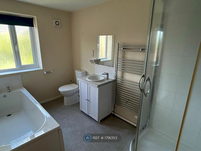 3 Bedroom SemiDetached House To Rent In King Street, West Deeping