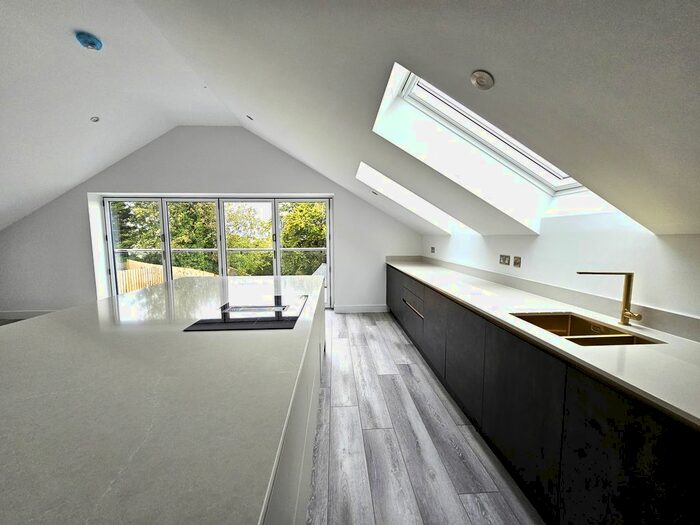 3 Bedroom Bungalow To Rent In Isaacs Road, Torquay, TQ2