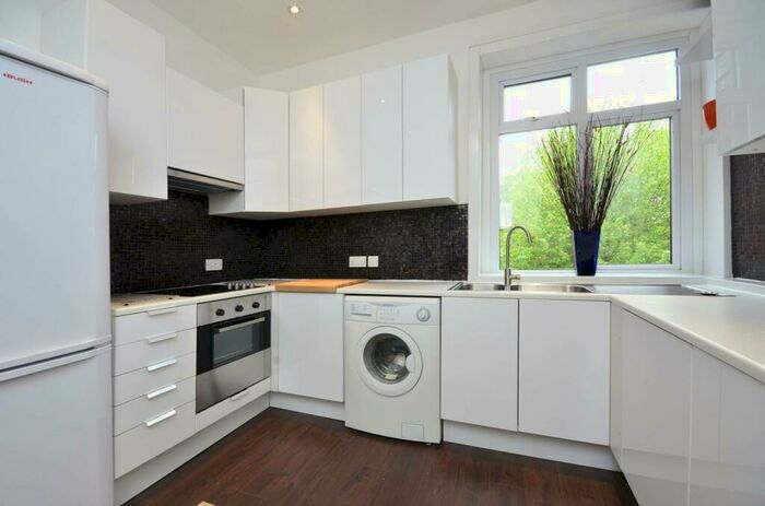 3 Bedroom Maisonette To Rent In Dollis Park, Finchley, London, N3