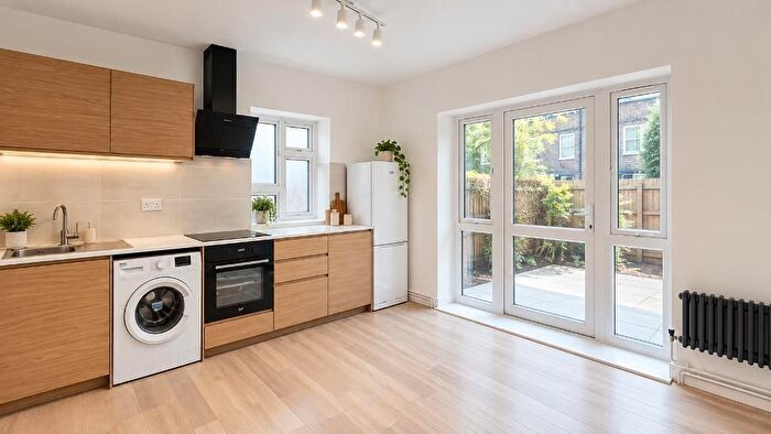 2 Bedroom Flat To Rent In Cornwall Street, London, E1