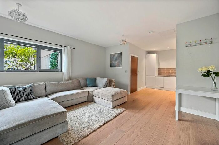 1 Bedroom Flat To Rent In The Broadway, Cheam, Sutton, SM3