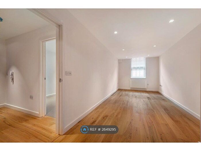 1 Bedroom Flat To Rent In West House, Haslemere, GU27