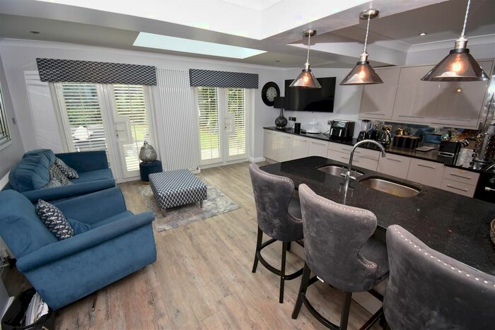 4 Bedroom Detached House For Sale In Lyndon Close, Castle Bromwich, Birmingham, B36