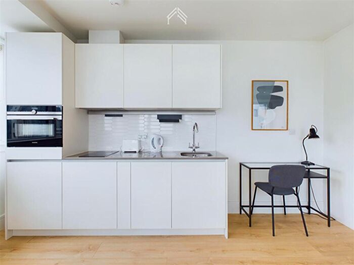 Flat To Rent In Olympic Way, London, HA9