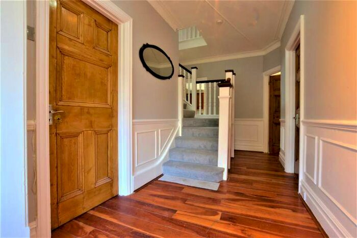 5 Bedroom Detached House To Rent In Woodcote Grove Road, Coulsdon, Surrey, CR5