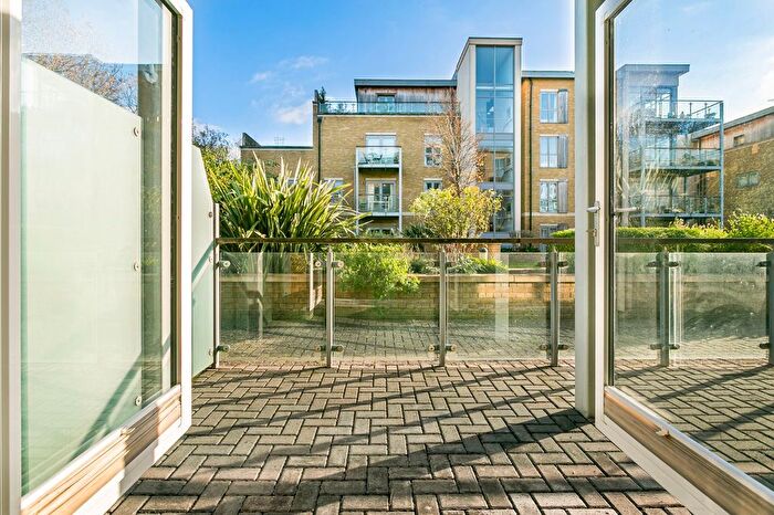 1 Bedroom Flat To Rent In Makepeace Court, Blagrove Road, Teddington, TW11