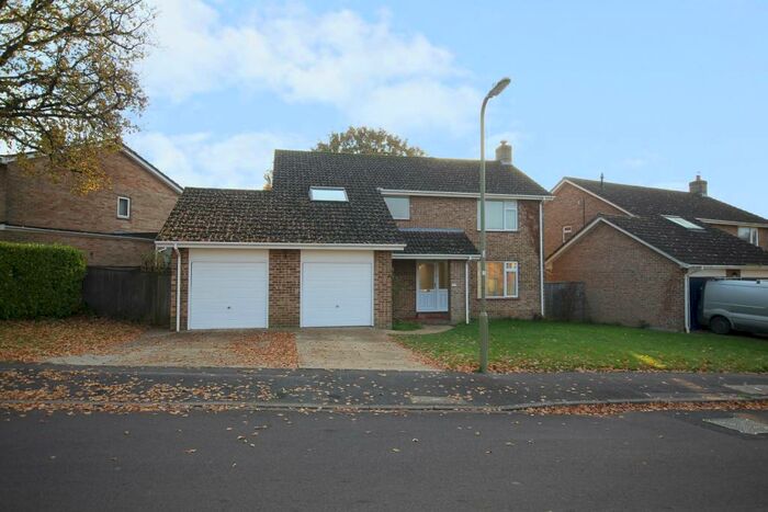 4 Bedroom Detached House To Rent In Ferndale Road, New Milton, Hampshire, BH25