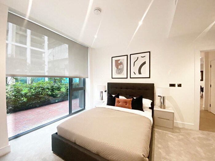 2 Bedroom Apartment To Rent In Prince Of Wales Drive, London, SW11
