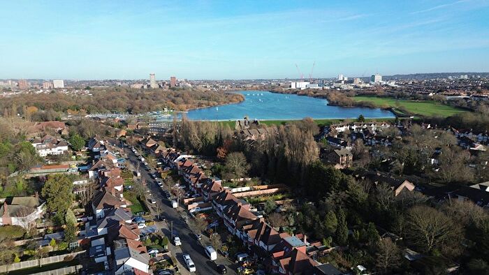 4 Bedroom Terraced House For Sale In Birchen Grove, Kingsbury, NW9