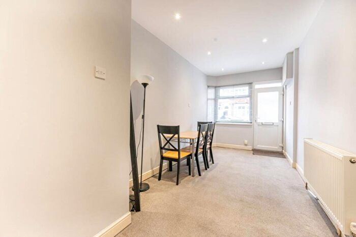 1 Bedroom Flat To Rent In Corporation Street, Stratford, London, E15