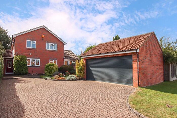 4 Bedroom Detached House For Sale In Thorntree Drive, Tring, HP23