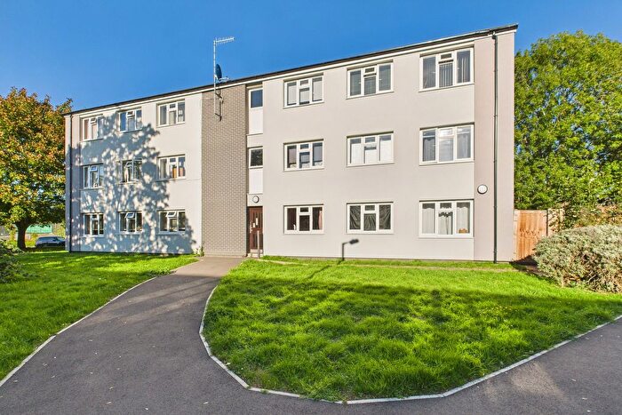 2 Bedroom Flat For Sale In Northend, Hemel Hempstead, HP3