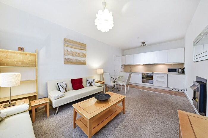 2 Bedroom Flat To Rent In Parkview Court, Fulham High Street, Fulham, London, SW6