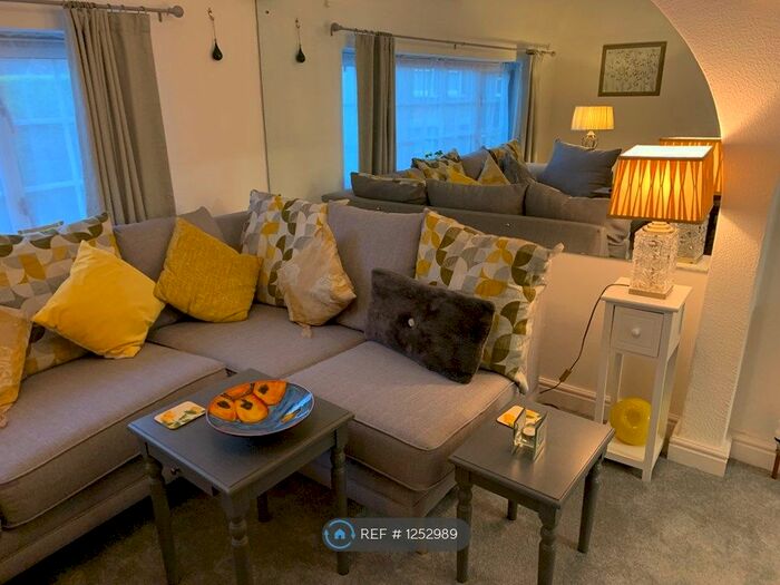 1 Bedroom Flat To Rent In New Street, Sandwich, CT13