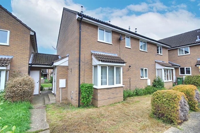 2 Bedroom Property To Rent In Waveney Road, St. Ives, Huntingdon, PE27