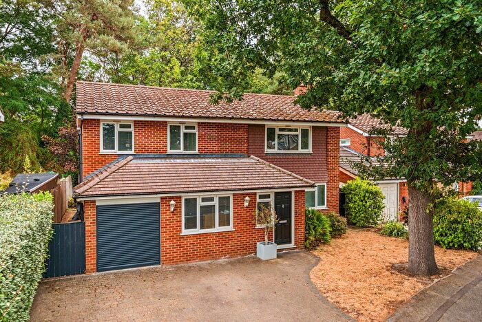 4 Bedroom Detached House For Sale In Netherby Park, Weybridge, KT13