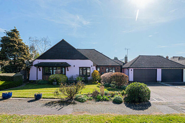 5 Bedroom Detached House For Sale In The Willows, Southend-on-sea, SS1