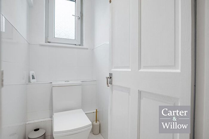 2 Bedroom Flat For Sale In Elm Court, Love Lane, Woodford Green, IG8