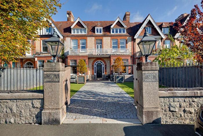 3 Bedroom Apartment For Sale In Queens Gate, Lipson, Plymouth, PL4