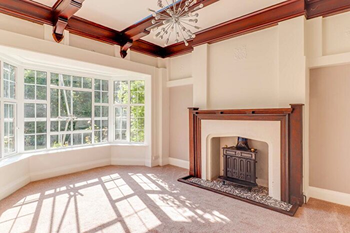 1 Bedroom Apartment To Rent In Hindhead Character Property With High Ceilings, GU26