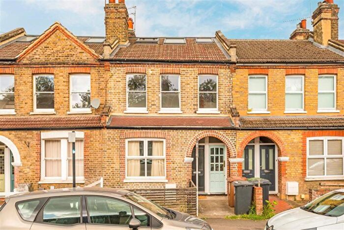 3 Bedroom Maisonette For Sale In Malyons Road, Ladywell, SE13