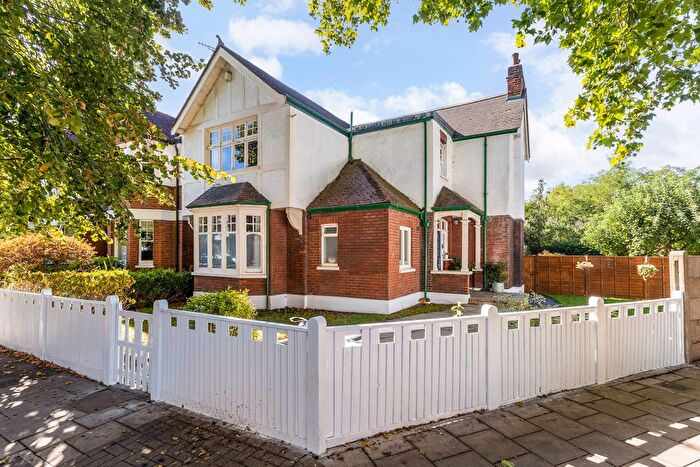 3 Bedroom Detached House For Sale In Wilmington Avenue, London, W4