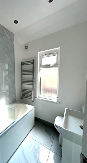 4 Bedroom Semi-Detached House To Rent In Tilbury, Essex, RM18