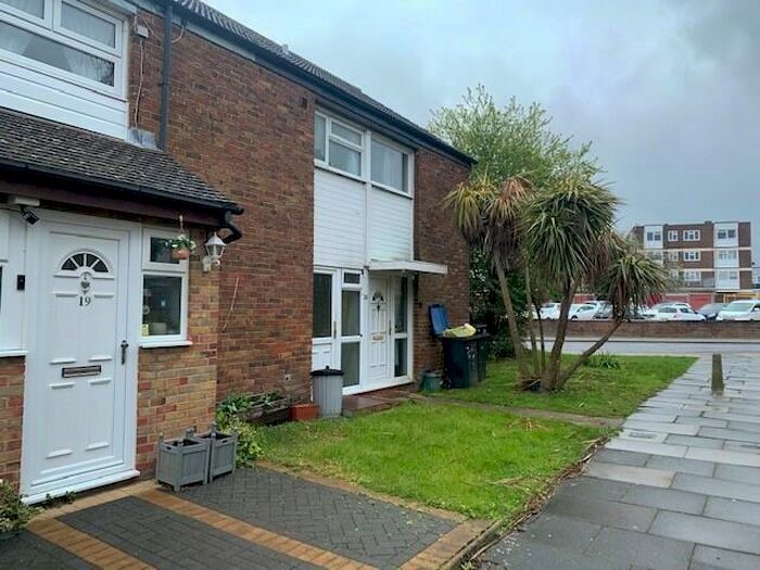 2 Bedroom End Of Terrace House To Rent In Primrose Field, CM18
