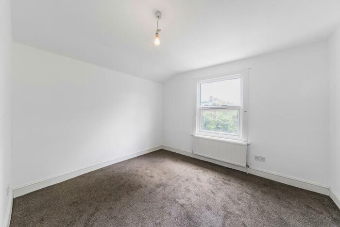 2 Bedroom Apartment To Rent In Oakhurst Grove, London, Greater London, SE22