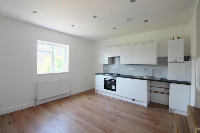 1 Bedroom Flat To Rent In South Norwood Hill, London, SE25