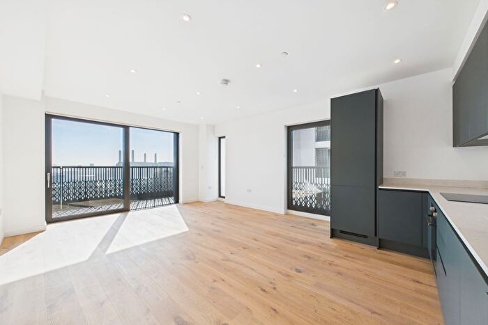 3 Bedroom Flat To Rent In Sutherland Apartments, Alba Square, London, SW1W