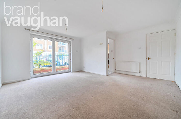 2 Bedroom Flat To Rent In Collingwood Court, The Strand, Brighton, BN2