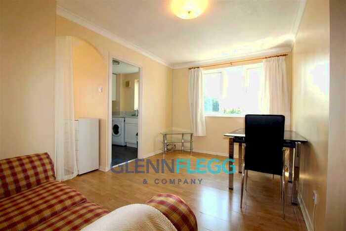 1 Bedroom Flat To Rent In Lowestoft Drive, Slough, SL1