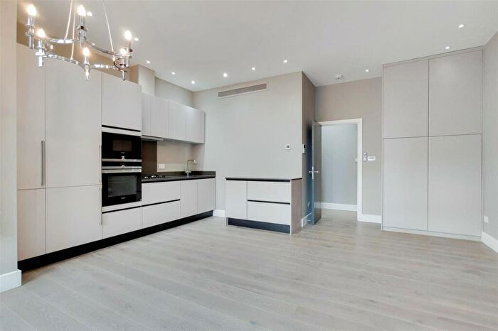 1 Bedroom Flat To Rent In Hampstead Heights, Fitzjohns Avenue, London, NW3