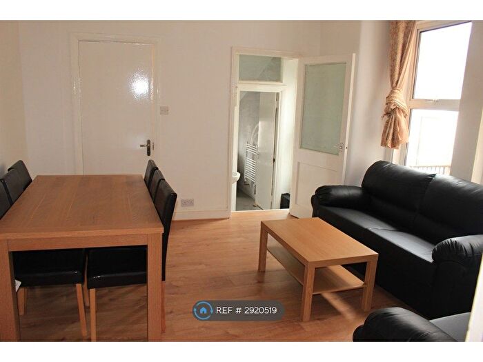 5 Bedroom Flat To Rent In Coverton Road, London, SW17