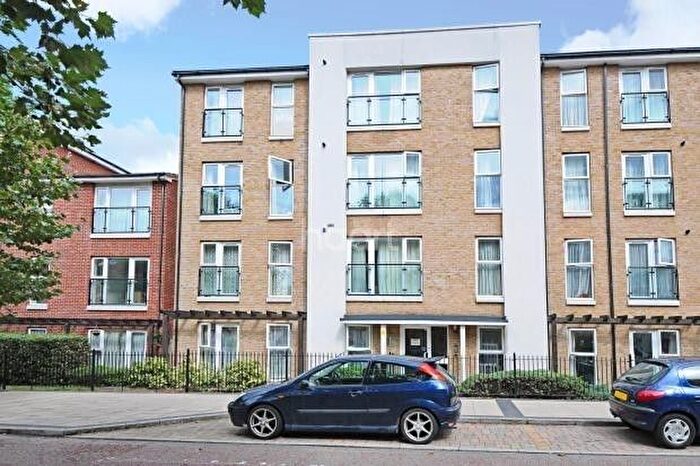 2 Bedroom Flat To Rent In Chandler Way, Peckham, SE15