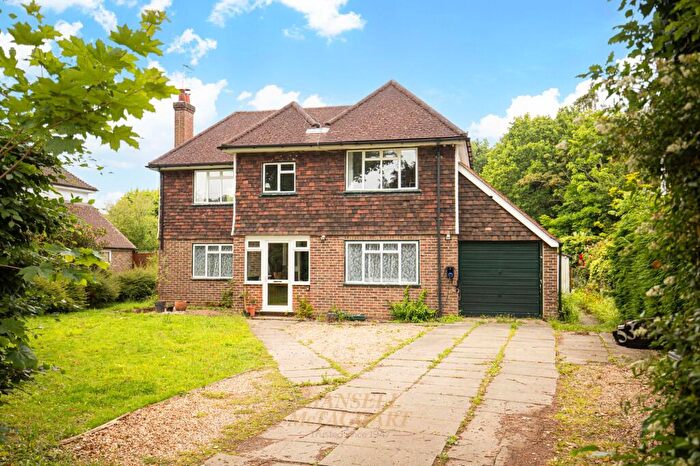 3 Bedroom Detached House For Sale In Haroldslea Drive, Horley, RH6