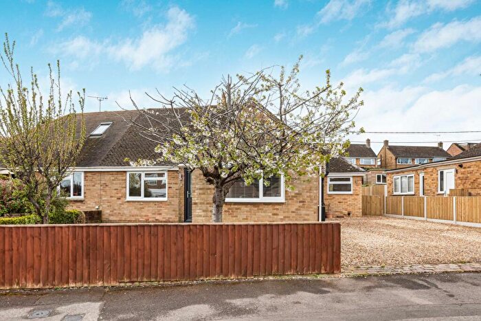3 Bedroom Bungalow For Sale In Folly View Road, Faringdon, Oxfordshire, SN7