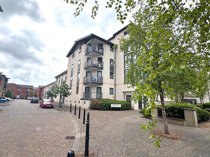 2 Bedroom Flat For Sale In Rowan Court, Old Town, SN1