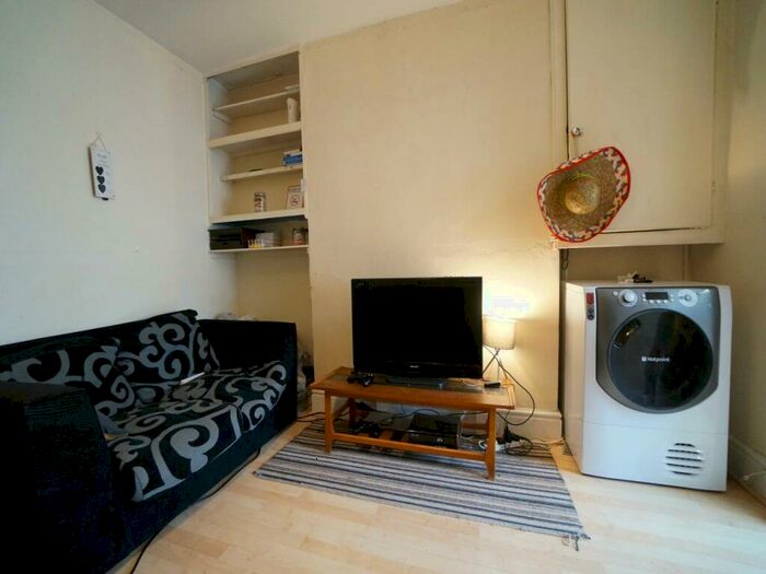 2 Bedroom House To Rent In Saint Pauls Terrace, Bangor, LL57