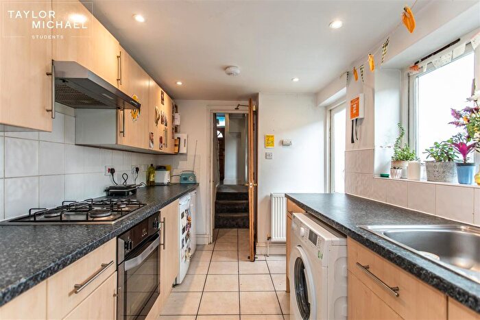 4 Bedroom Terraced House To Rent In Lynton Street, Brighton, BN2
