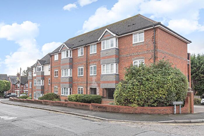 2 Bedroom Apartment To Rent In Queens Acre, Buckinghamshire, HP13